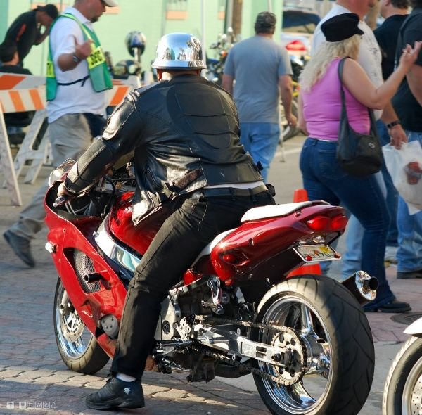 ایمنی موتورسواری بانوان — fromitaly.store
